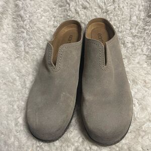 Earth leather suede khaki slip on loafers Round toe. Distressed/worn look SZ11M